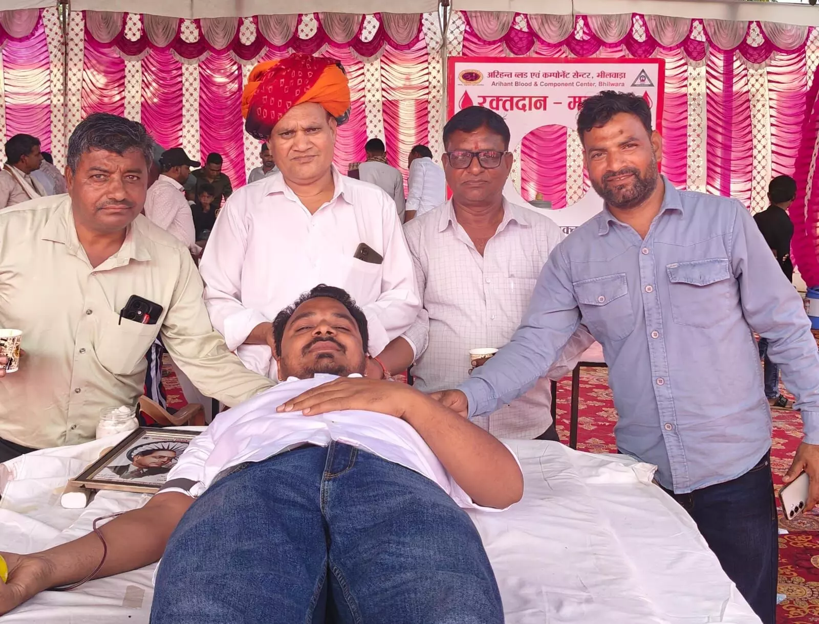 211 जनों ने किया रक्तदान 211 जनों ने किया रक्तदान