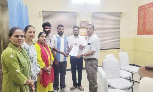 सामुदायिक स्वास्थ्य अधिकारी वर्ग के लिए ही ऑनलाईन अटेंडेन्स प्रणाली लागु करने से आक्रोश-सौपा ज्ञापन सामुदायिक स्वास्थ्य अधिकारी वर्ग के लिए ही ऑनलाईन अटेंडेन्स प्रणाली लागु करने से आक्रोश-सौपा ज्ञापन