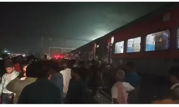 जनसेवा एक्सप्रेस में लगी भीषण आग, नाबालिग यात्री बुरी तरह झुलसा जनसेवा एक्सप्रेस में लगी भीषण आग, नाबालिग यात्री बुरी तरह झुलसा