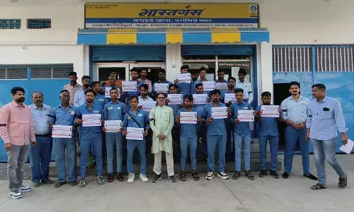 कमीशन बढ़ोतरी को लेकर एलपीजी वितरकों ने काली पट्टी बांधकर विरोध किया प्रदर्शन कमीशन बढ़ोतरी को लेकर एलपीजी वितरकों ने काली पट्टी बांधकर विरोध किया प्रदर्शन