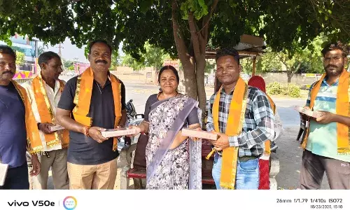 सफाई कार्य में योगदान देने वालों को किया गया सम्मानित सफाई कार्य में योगदान देने वालों को किया गया सम्मानित