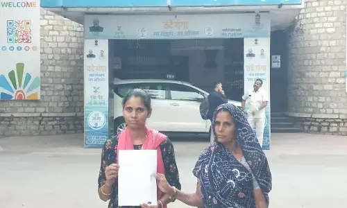 जिला कलेक्टर को सौंपा ज्ञापन - विधवा महिला ने जमीनी धोखाधड़ी से न्याय दिलाने की लगाई गुहार जिला कलेक्टर को सौंपा ज्ञापन - विधवा महिला ने जमीनी धोखाधड़ी से न्याय दिलाने की लगाई गुहार