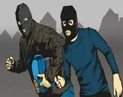 घर से उड़ाया सूटकेश, नकदी-गहने चुराकर खेत में फेंका, बाइक बदलकर हुए फरार