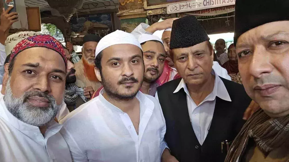 मोइनुद्दीन चिश्ती की दरगाह पर माथा टिकाने के बाद बोले आजम खान मुझे बहुत सताया गया। झूठे आरोपों में फंसाया गया