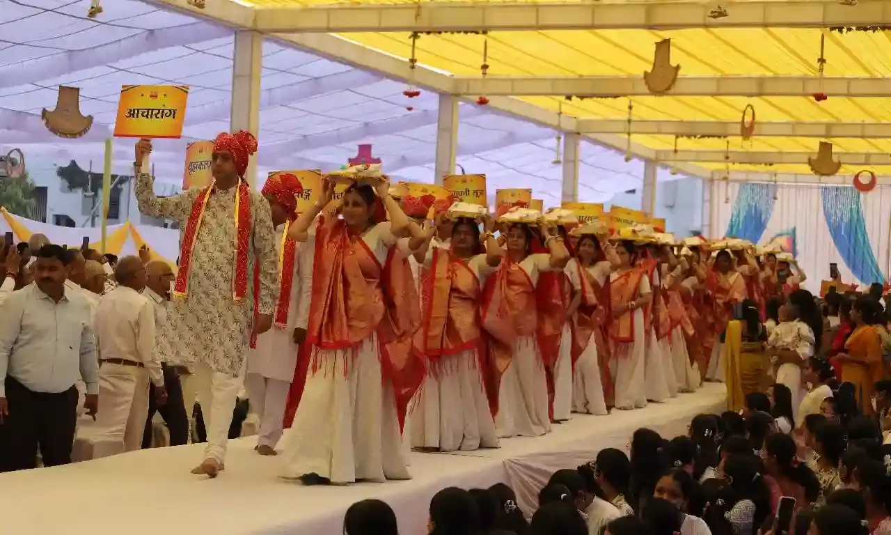 ज्ञानपंचमी पर प्रवाहित श्रद्धा एवं भक्ति की गंगा, बच्चों के संग बड़ो ने भी की मां शारदा की आराधना ज्ञानपंचमी पर प्रवाहित श्रद्धा एवं भक्ति की गंगा, बच्चों के संग बड़ो ने भी की मां शारदा की आराधना