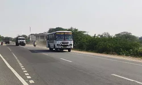 रोडवेज बसों की मनमानी से परेशान यात्री, नेताओं की उपेक्षा पर भड़के ग्रामीण रोडवेज बसों की मनमानी से परेशान यात्री, नेताओं की उपेक्षा पर भड़के ग्रामीण