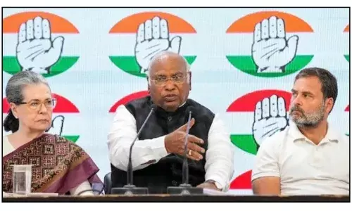 बिहार चुनाव: कांग्रेस ने बजाई रणभेरी, 40 स्टार प्रचारकों की सूची जारी बिहार चुनाव: कांग्रेस ने बजाई रणभेरी, 40 स्टार प्रचारकों की सूची जारी