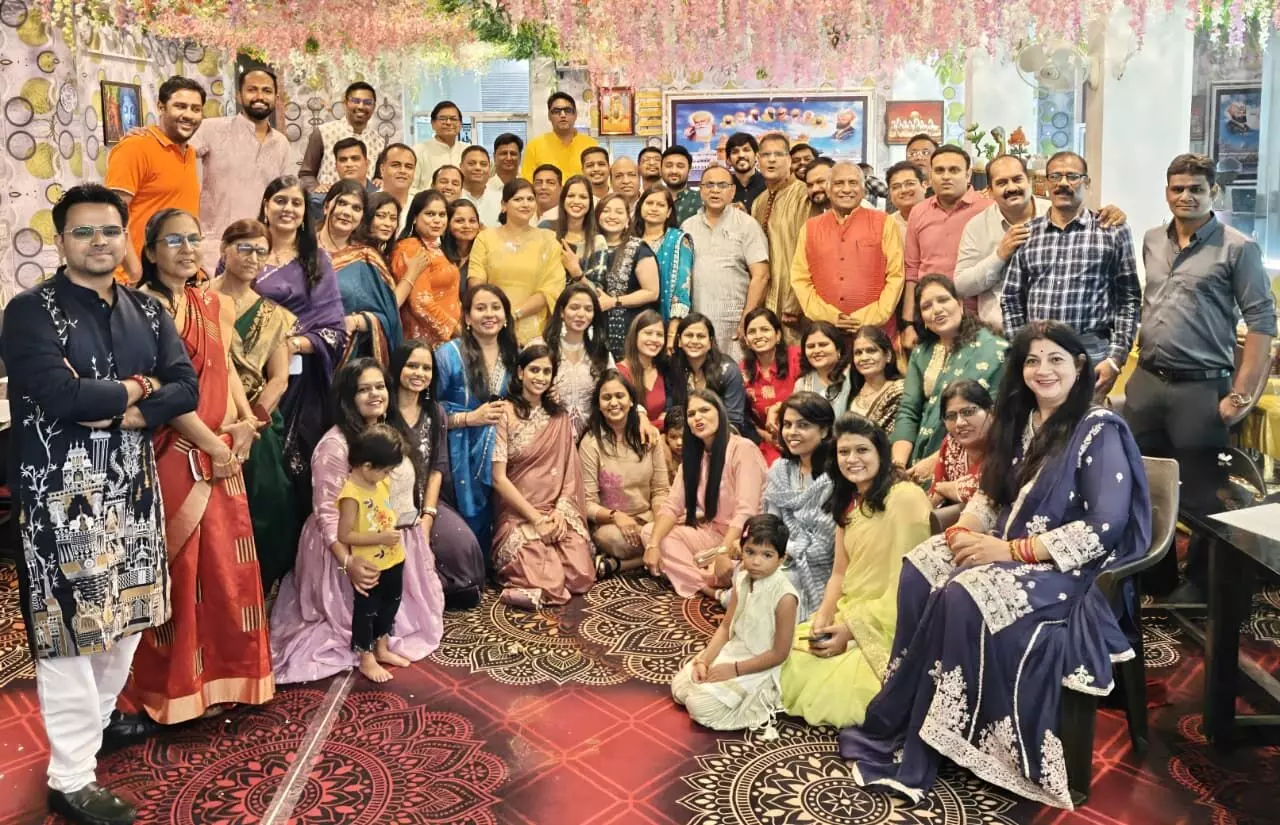 प्रोफेशनल लाइफ के साथ सामाजिक और पारिवारिक बंधन को मजबूत करने की पहल प्रोफेशनल लाइफ के साथ सामाजिक और पारिवारिक बंधन को मजबूत करने की पहल