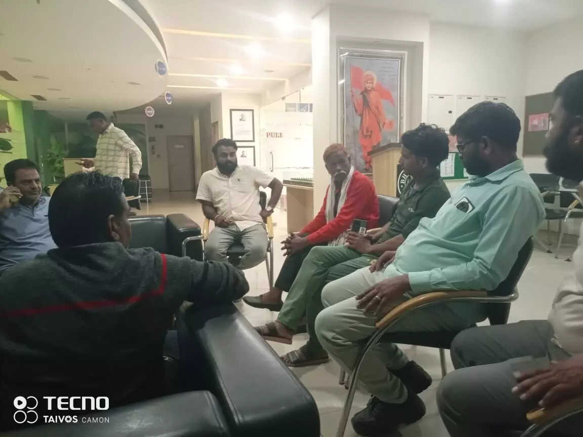 घायल वेल्डर ने उदयपुर में तोड़ा दम, मुआवजे की मांग को लेकर प्रदर्शन घायल वेल्डर ने उदयपुर में तोड़ा दम, मुआवजे की मांग को लेकर प्रदर्शन