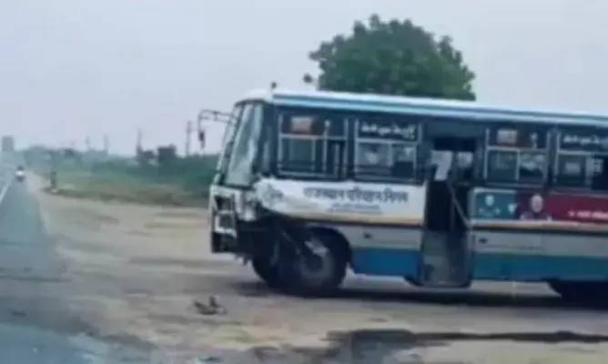पाली में बस-टैंकर भिड़ंत, 15 यात्री घायल,सांडिया गांव के पास हुआ हादसा