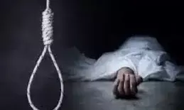 घर से बाहर थी पत्नी, फंदे से लटककर पति ने दी जान, एक बेटी का था पिता