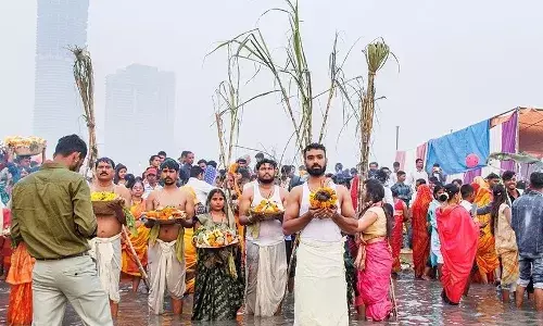 बारिश के बीच थोड़ी देर में छठव्रती देंगे अस्ताचलगामी सूर्य को अर्घ्य श्रद्धा संग जरूरी है सावधानी