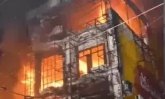 रेस्टोरेंट में भीषण आग, महिला की मौत,कई लोग झुलसे रेस्टोरेंट में भीषण आग, महिला की मौत,कई लोग झुलसे