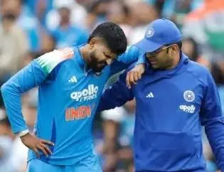 भारतीय वनडे टीम के उपकप्तान श्रेयस अय्यर को कैच लेने के दौरान चोट लगी, सिडनी के अस्‍पताल में भर्ती