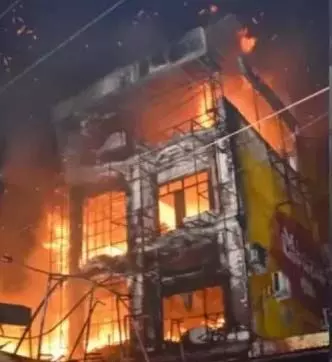रेस्टोरेंट में भीषण आग, महिला की मौत,कई लोग झुलसे