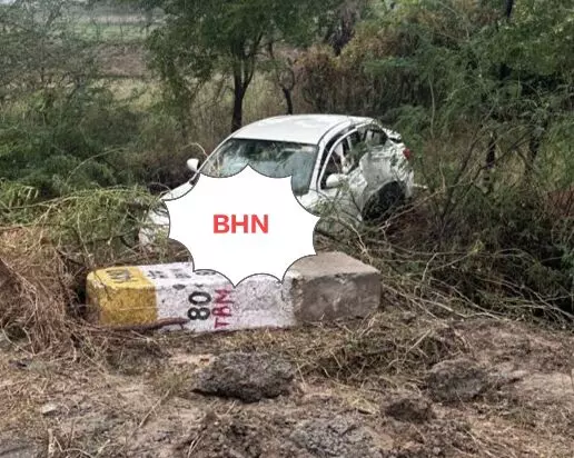 हाइवे से खेत में उतरी कार, दो महिलाओं की मौत, दो घायल हाइवे से खेत में उतरी कार, दो महिलाओं की मौत, दो घायल