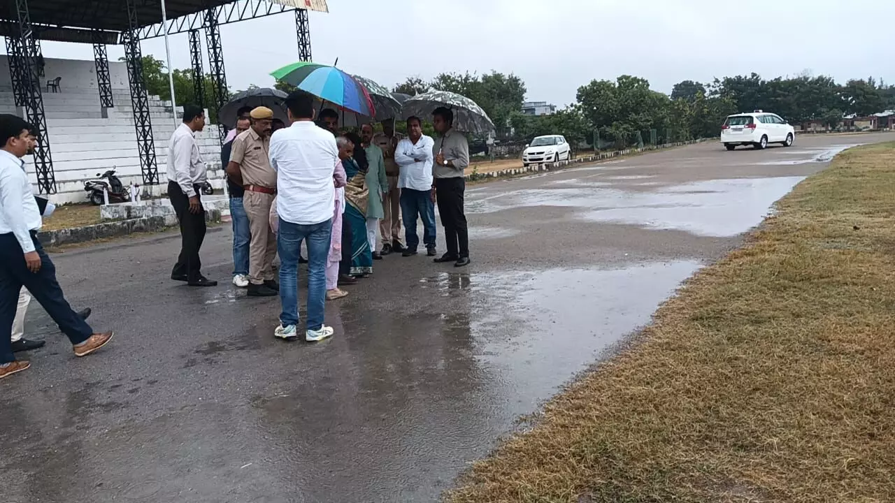 जिला कलक्टर एवं जनप्रतिनिधियों ने स्वदेशी मेला स्थल का किया निरीक्षण