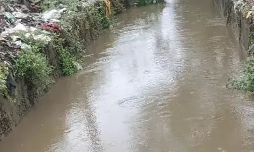 बेमौसम बरसात से जनजीवन अस्तव्यस्त, किसानों की मेहनत पर फिरा पानी