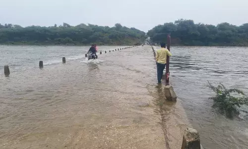लगातार हो रही बारिश के चलते बड़लियास बेडच नदी उफान पर