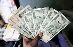 बिना काम किए उठा लिए सरकारी पैसे, पूर्व सरपंच और वीडियो पर केस दर्ज