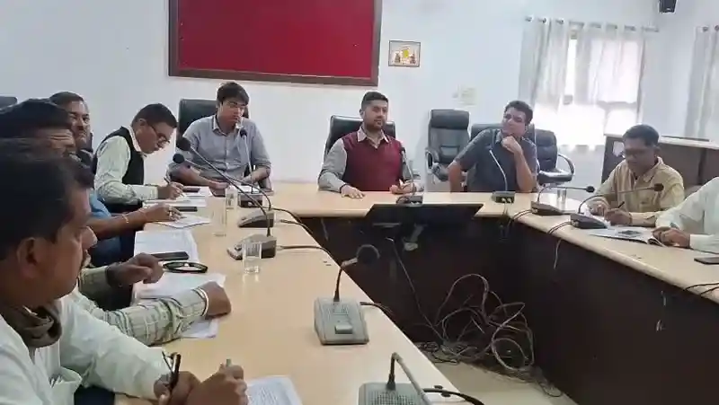 राजनीतिक दलों को दी विस्तृत जानकारी, 7 फरवरी 2026 को जारी होगी अंतिम मतदाता सूची राजनीतिक दलों को दी विस्तृत जानकारी, 7 फरवरी 2026 को जारी होगी अंतिम मतदाता सूची