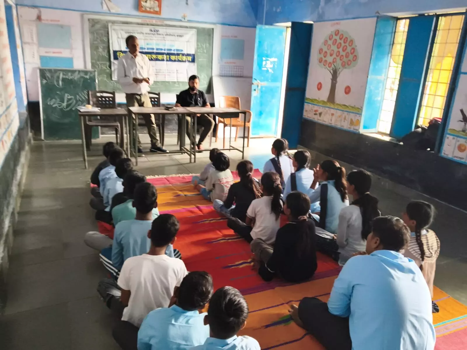 स्वच्छता और स्वास्थ्य संरक्षण पर छात्राओं को दी गई महत्वपूर्ण जानकारी