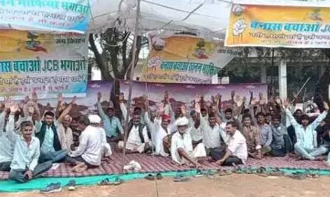 आकोला में अवैध बजरी खनन के खिलाफ ग्रामीणों का धरना चौथे दिन भी जारी