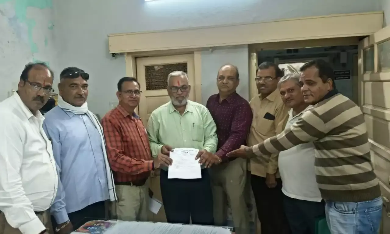 राजस्थान शिक्षक संघ राष्ट्रीय ने जिला शिक्षा अधिकारी को सौंपा ज्ञापन, शिक्षकों को परिलाभ दिलाने की मांग