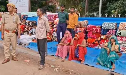 सोने का बिस्किट दिखाकर ठगों ने तीन महिलाओं से लाखों के गहने उड़ाए