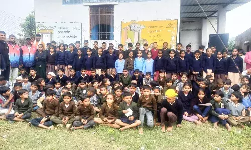 वनवासी विद्यार्थियों को सर्दी से राहत केलिए 500 स्वेटर वितरित