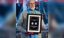 मोदी ने 150 रुपये के स्मारक सिक्का और विशेष डाक टिकट जारी किया मोदी ने 150 रुपये के स्मारक सिक्का और विशेष डाक टिकट जारी किया