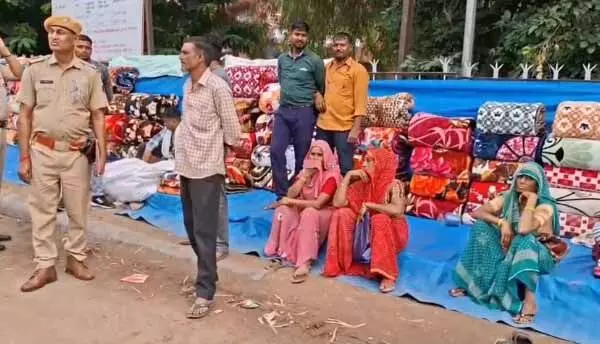 सोने का बिस्किट दिखाकर ठगों ने तीन महिलाओं से लाखों के गहने उड़ाए