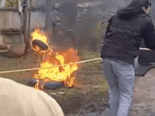 भीलवाड़ा में चलती कार में लगी आग, बड़ा हादसा टला,अफरा-तफरी