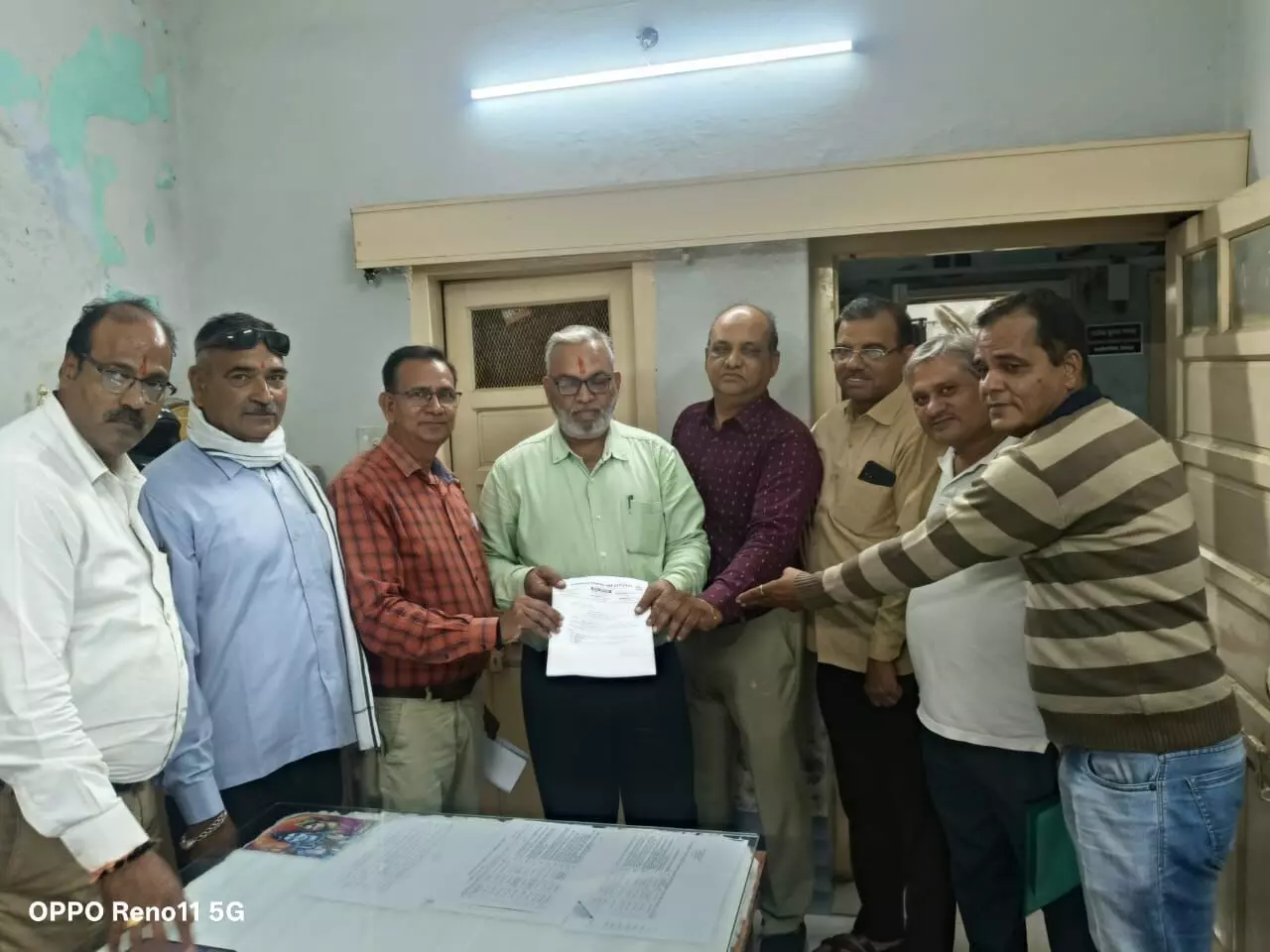 राजस्थान शिक्षक संघ राष्ट्रीय ने जिला शिक्षा अधिकारी को सौंपा ज्ञापन, शिक्षकों को परिलाभ दिलाने की मांग