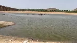 बनास नदी में बड़ा हादसा टला, 40 से अधिक श्रद्धालु बीच नदी में फंसे, ग्रामीणों ने बचाई जान