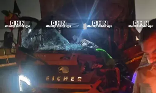 खड़े ट्रक से भिड़ा ट्रक, चालक की मौके पर मौत