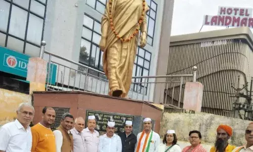 पूर्व प्रधानमंत्री इंदिरा गाँधी को किया याद: कांग्रेसजनों ने अर्पित किए श्रद्धा सुमन