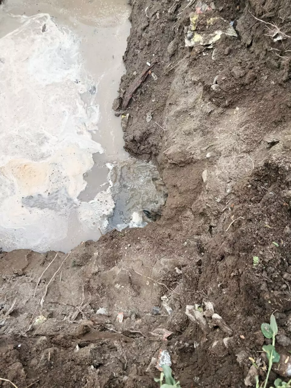 पाइप लाइन टूटने से एक बार फिर पेयजल सप्लाई डगमगाई