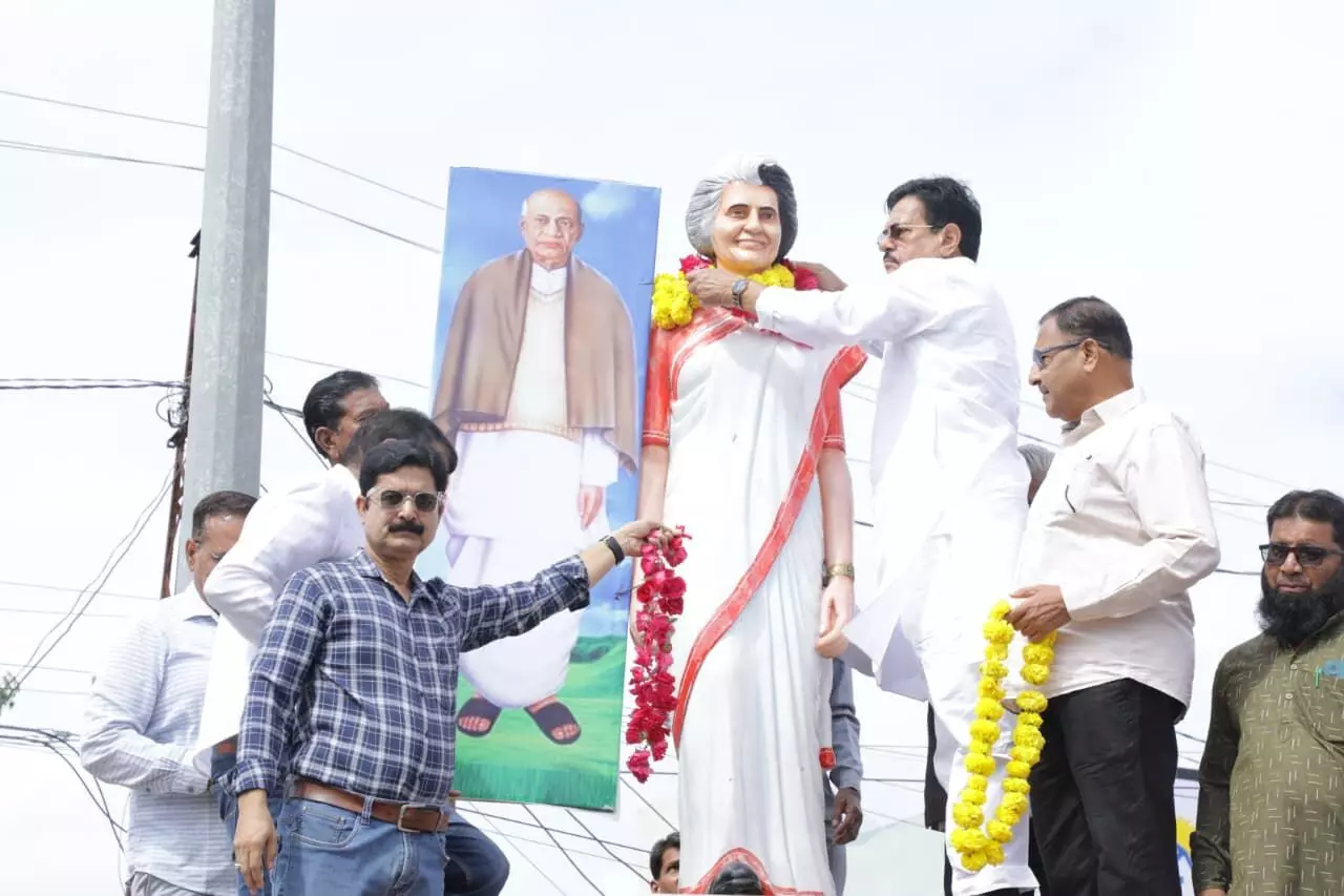 गांधी की पुण्यतिथि एवं पटेल की जयंती पर कांग्रेसजनों ने दोनों को याद कर किया नमन गांधी की पुण्यतिथि एवं पटेल की जयंती पर कांग्रेसजनों ने दोनों को याद कर किया नमन