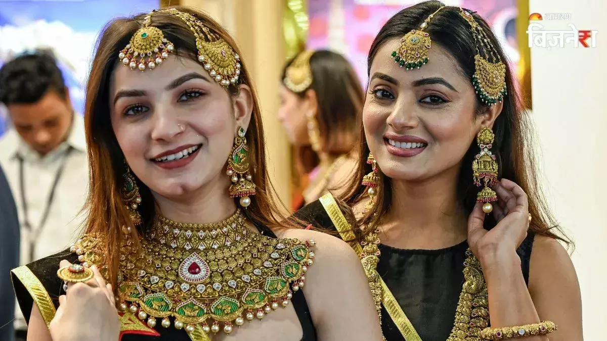 सोना-चांदी के दामों में अब सो, दो सो का उछाल ,पर पहले से दाम घटने डर कर खरीदने वाले निराश