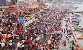 देवउठनी एकादशी पर पंचकोशी परिक्रमा में उमड़ी भक्तों की भीड़, चारों ओर गूंजे जयकारे