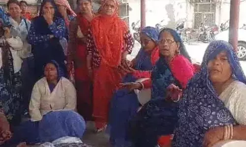 जेएलएन अस्पताल में सफाई कर्मियों की हड़ताल, मरीजों को हुई परेशानी