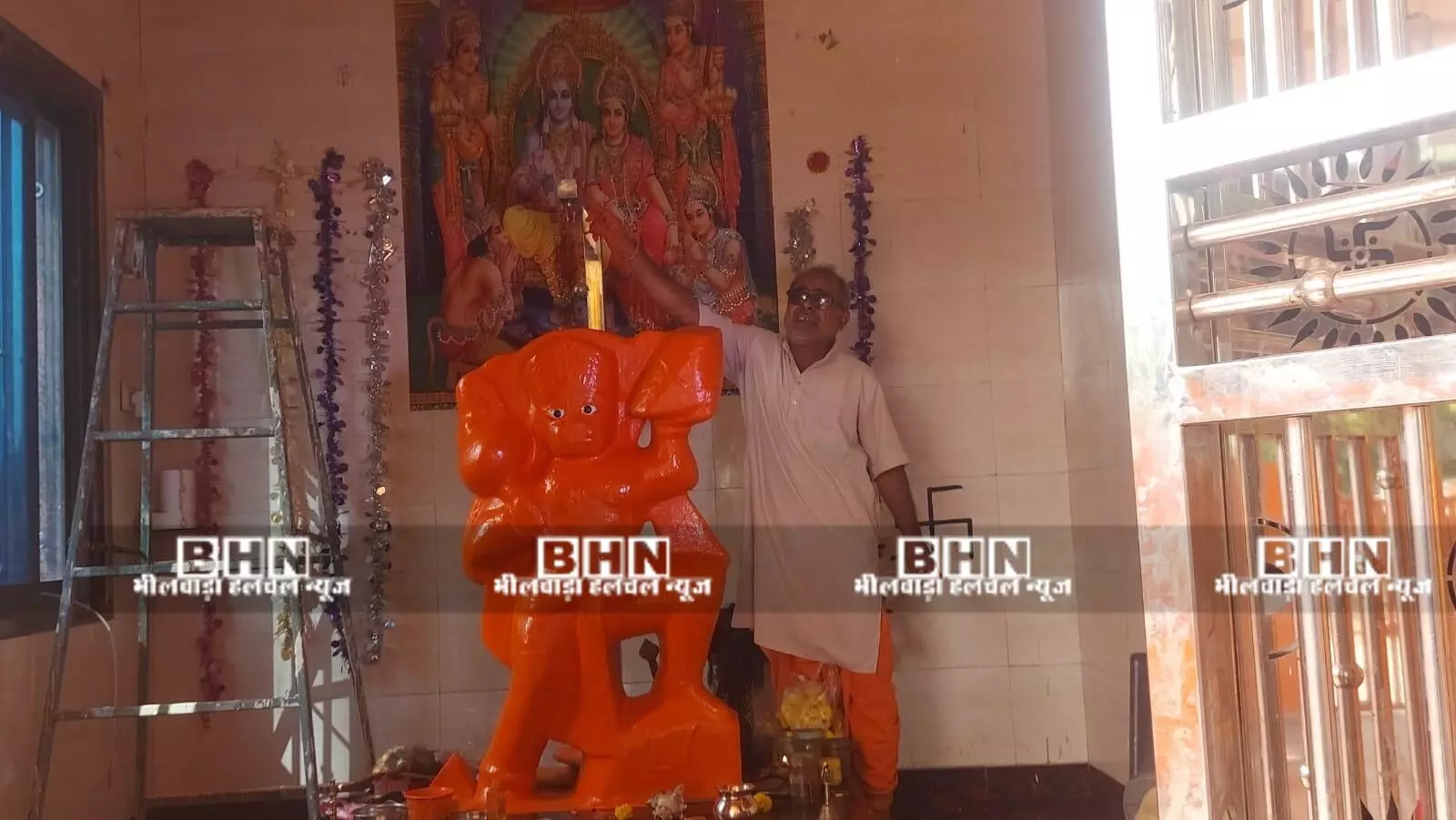 चोरों ने मंदिर पर बोला धावा, 600 ग्राम चांदी का छत्र ले उड़े चोर