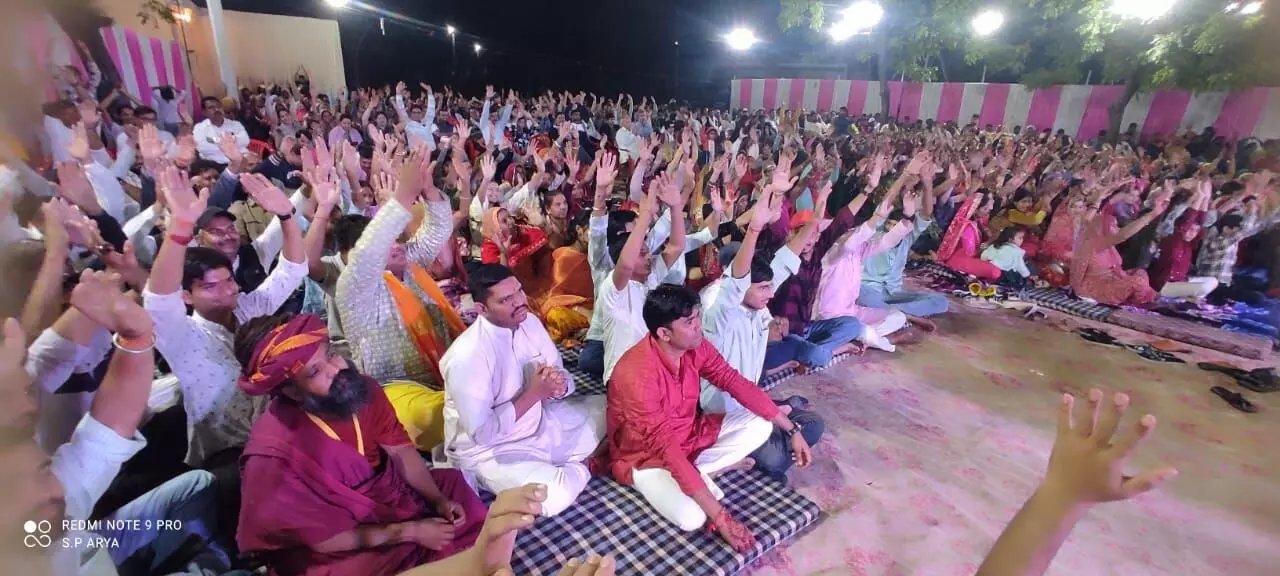 शाहपुरा में भजन संध्या में झूमे भक्त, संत प्रकाशदास महाराज ने किए भजनों से अभिभूत