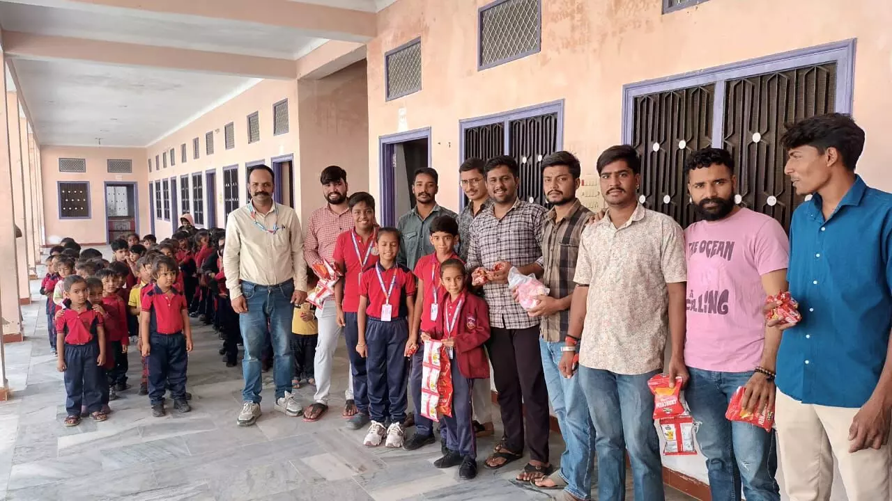 रायपुर के रॉयल एकेडमी स्कूल में मनाया खाटूश्याम का जन्मदिन