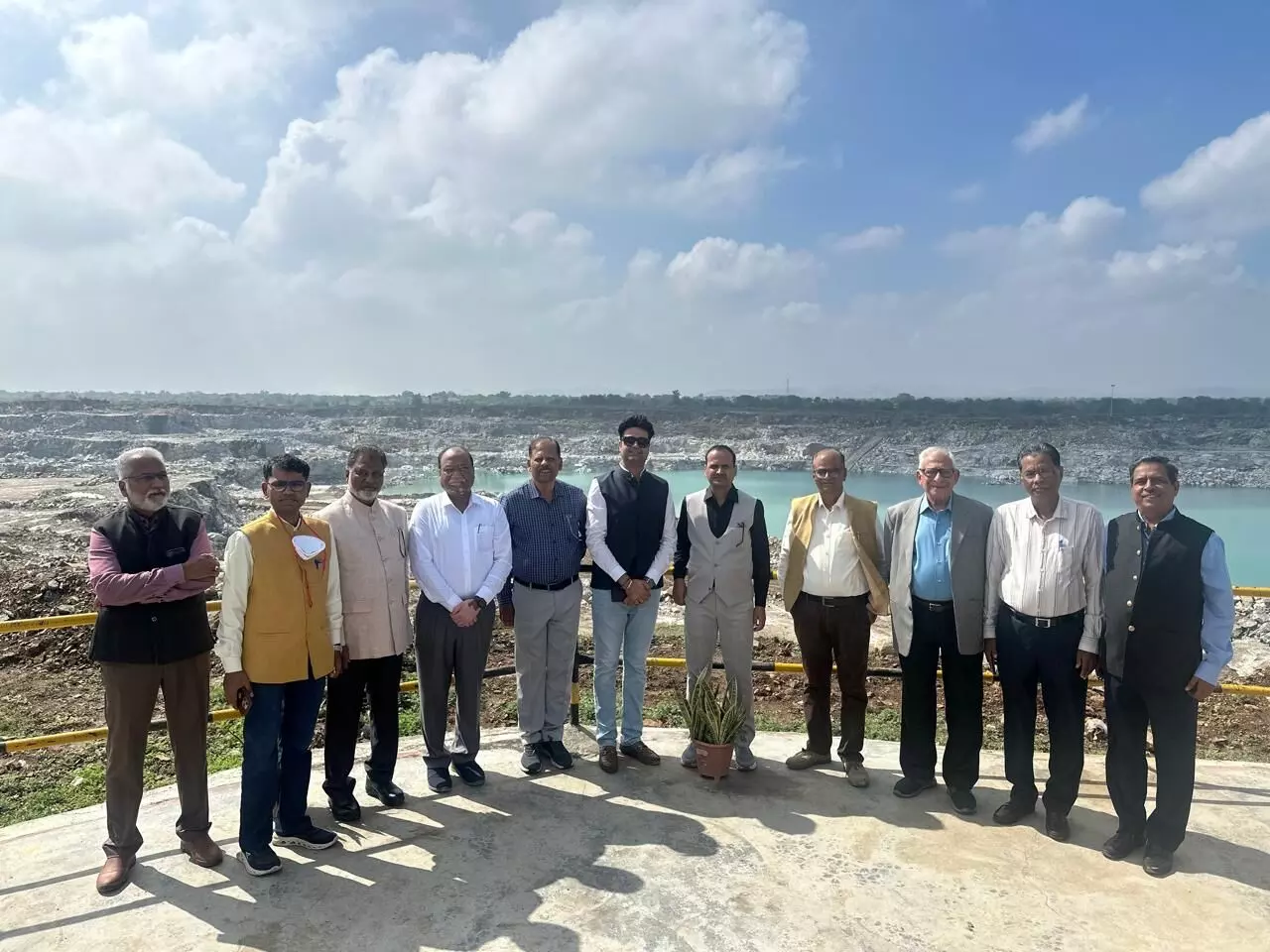 पर्यावरण संरक्षण के संदेश के साथ खनन दिवस पर संगोष्ठी और रचनात्मक प्रतियोगिताएं