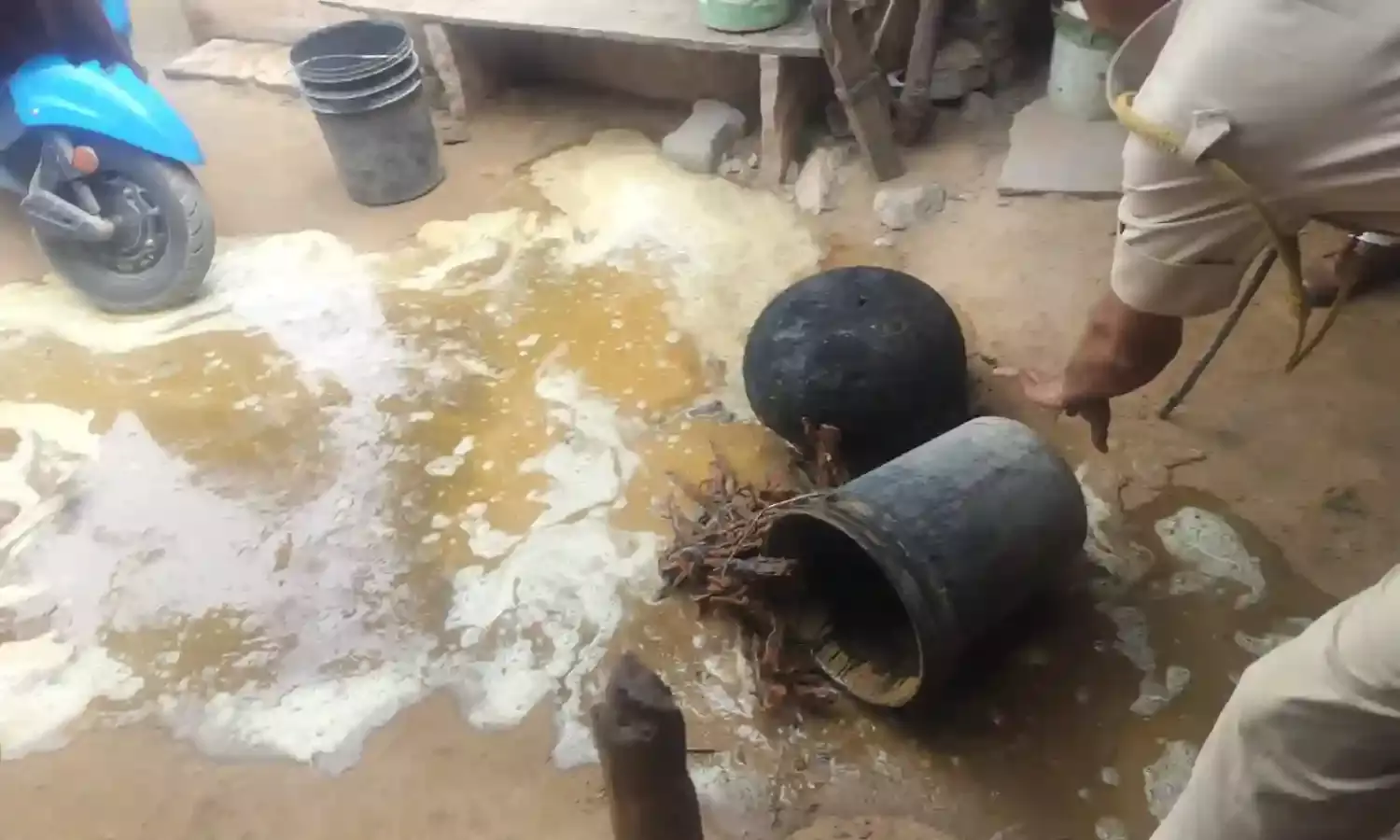 आबकारी विभाग का विशेष अभियान, हजारों लीटर वॉश और अवैध भट्टियां की गईं नष्ट