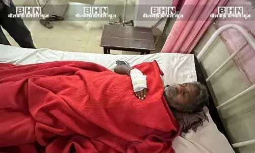 ट्रक की टक्कर से बाइक सवार की मौत, दो घायल ट्रक की टक्कर से बाइक सवार की मौत, दो घायल