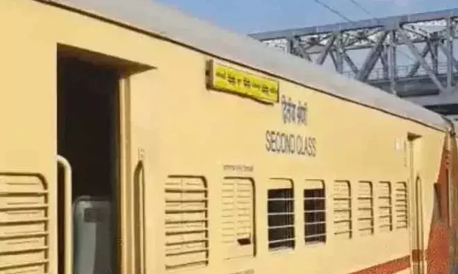 चलती ट्रेन में सेना के जवान का मर्डर, मचा हड़कंप चलती ट्रेन में सेना के जवान का मर्डर, मचा हड़कंप