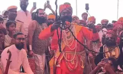 पुष्कर मेलेे में कॉम्पिटीशन में मूंछों से तीर-बाण चलाए:15 सेकेंड में साफा बांध फर्स्ट आया अर्जेंटीना का कपल